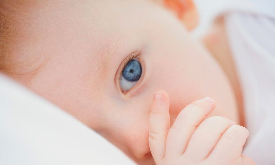 Mi niño se chupa el dedo, ¿puede afectar a su dentadura?