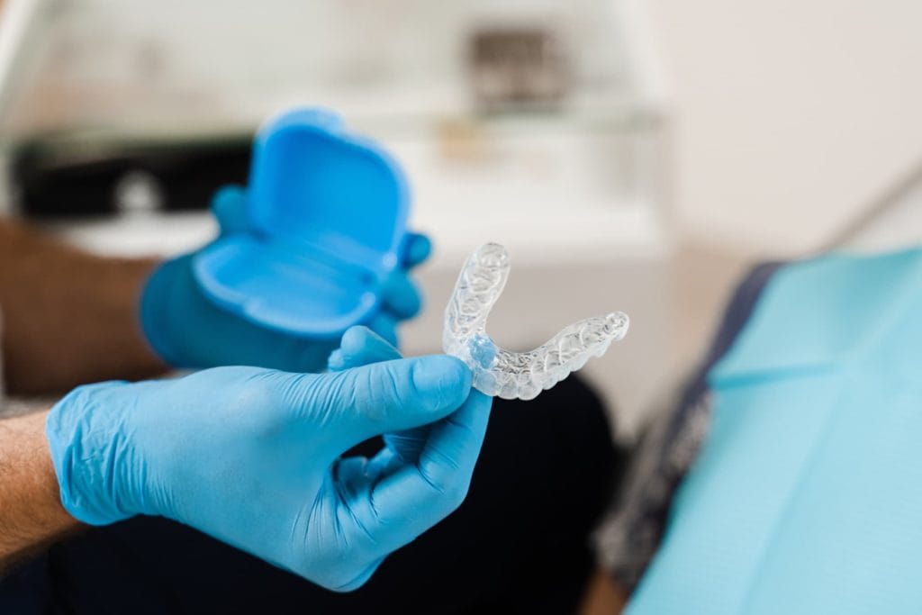 ¿Cómo limpiar las férulas dentales?